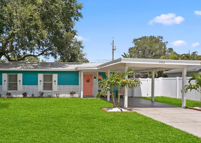 5 Min Beaches~Mini Golf~Pool Table~Pets~King Bed +